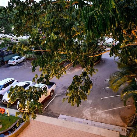 Maya'S Kings Kourt Hotel Mysore Exterior photo