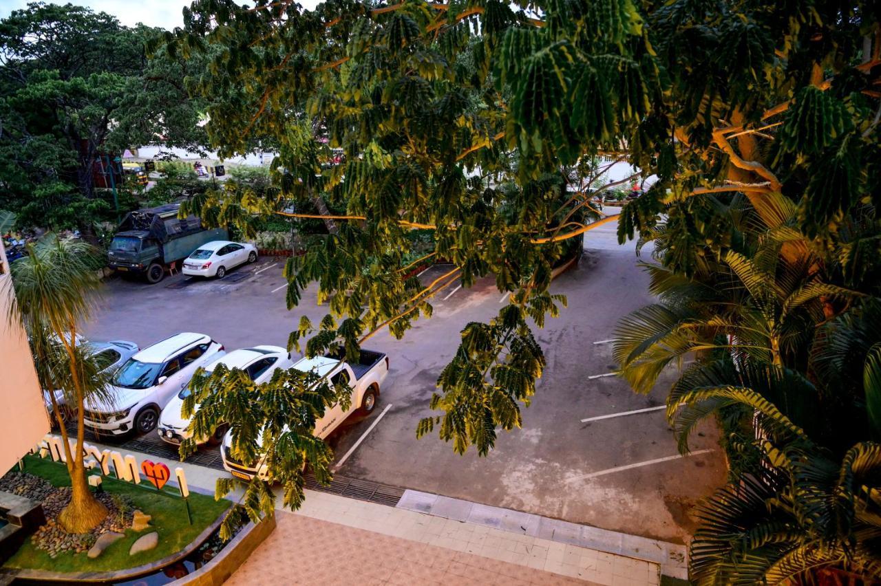 Maya'S Kings Kourt Hotel Mysore Exterior photo